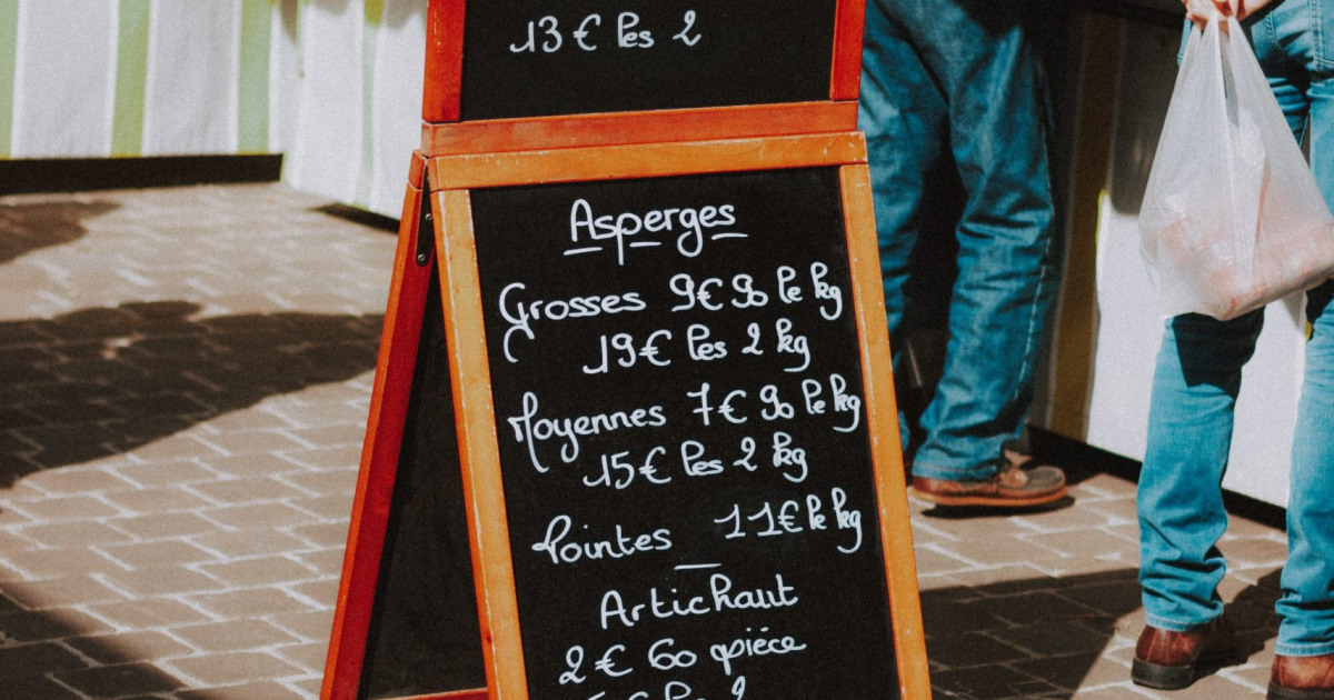 The Complete Guide To Pavement Signs > Silverback Visual